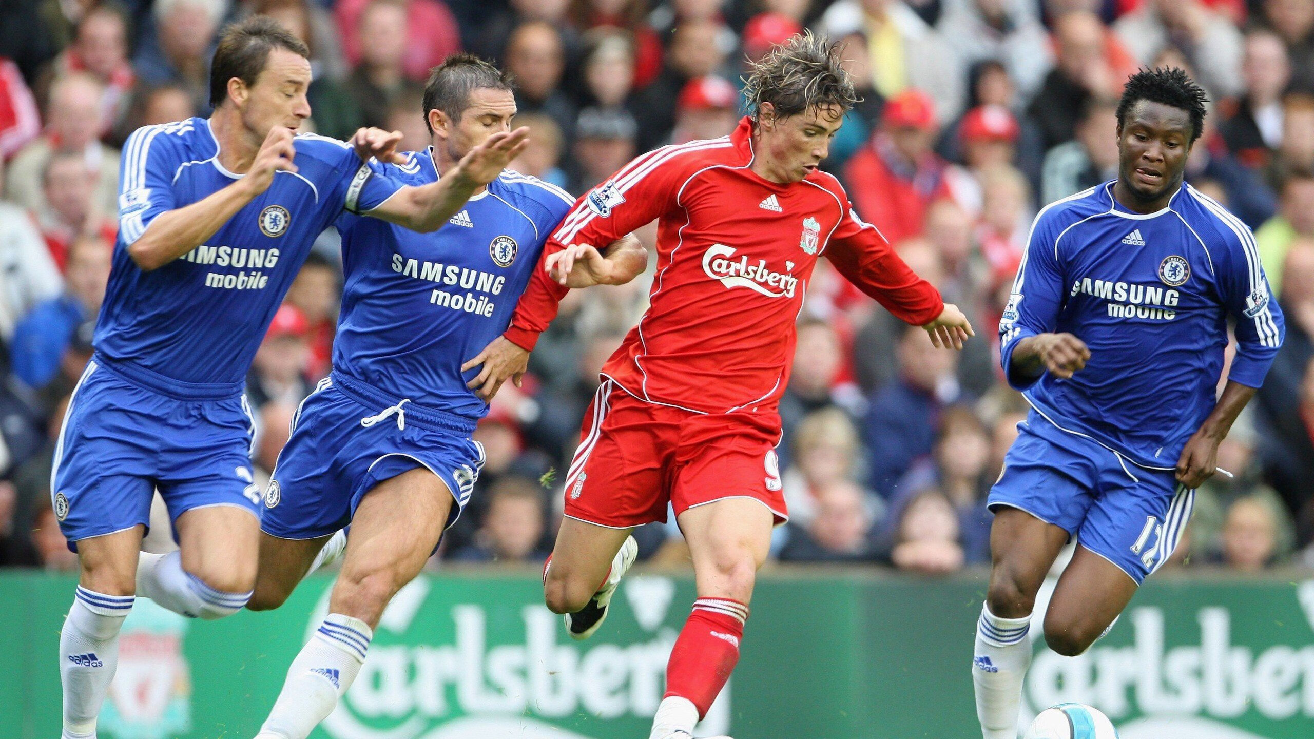 德甲攻防转换不断，精彩镜头频频上映，德甲足球